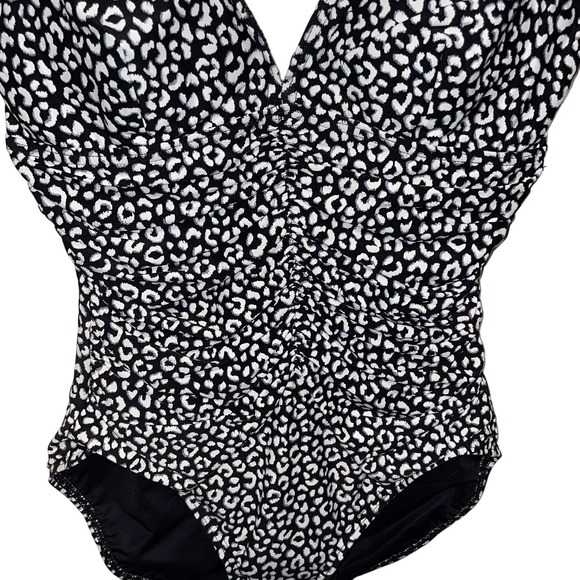 Coco Reef Contours Solitaire Printed One-Piece Swimsuit - Black 8/32C - Picture 5 of 9